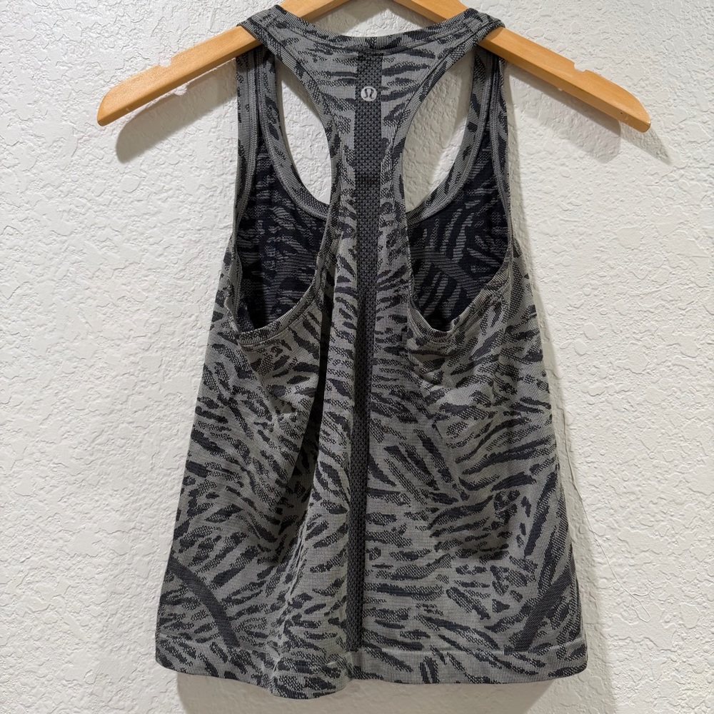 Lululemon Swiftly Tech Racerback Tank Top 2.0 *Race Length Black / Grey Size 6 - Picture 9 of 13